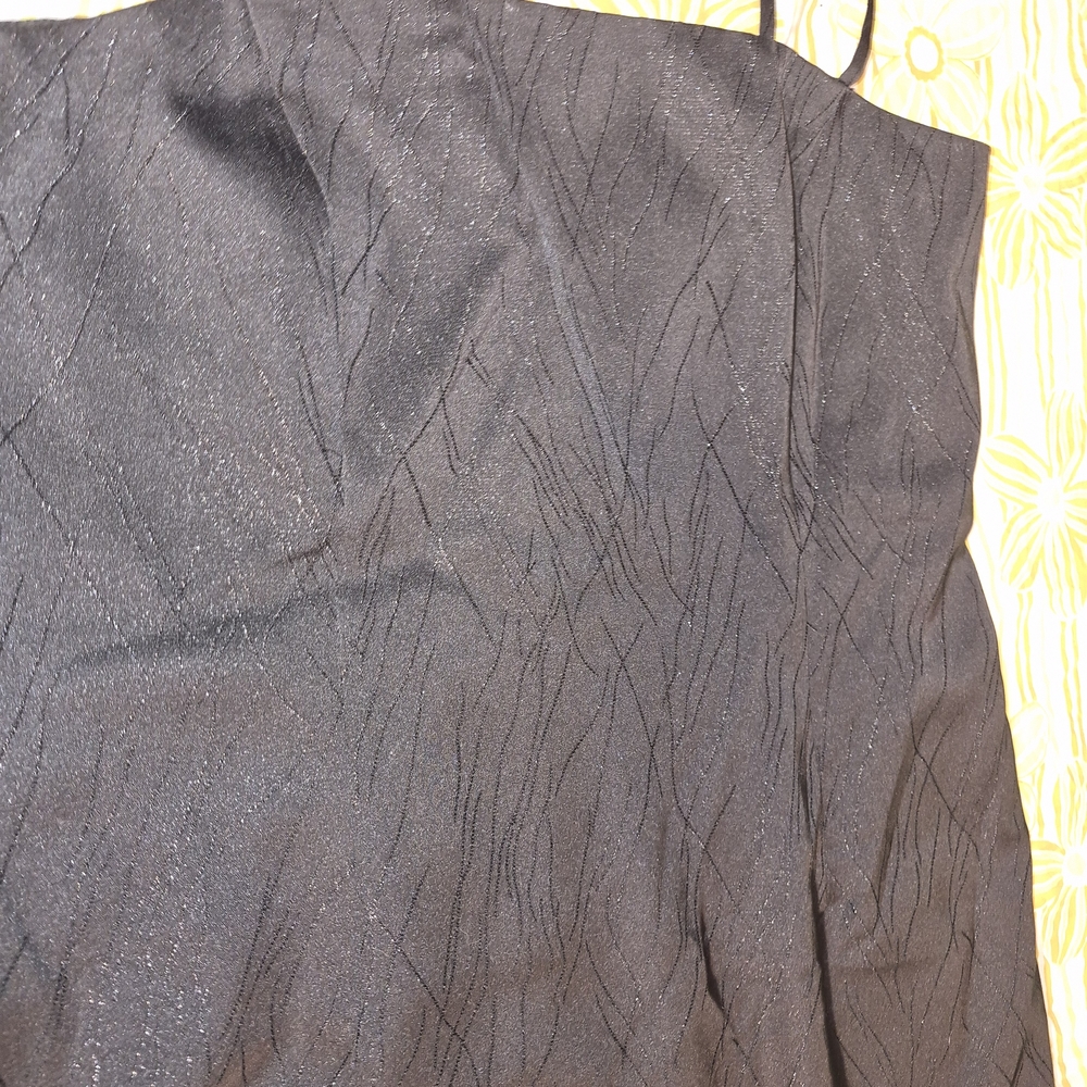 Elegant Black Spaghetti Strap Mini/Midi Dress - Picture 4 of 7